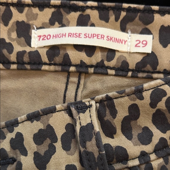 Levi’s Women’s Leopard Print Pants - Picture 3 of 3